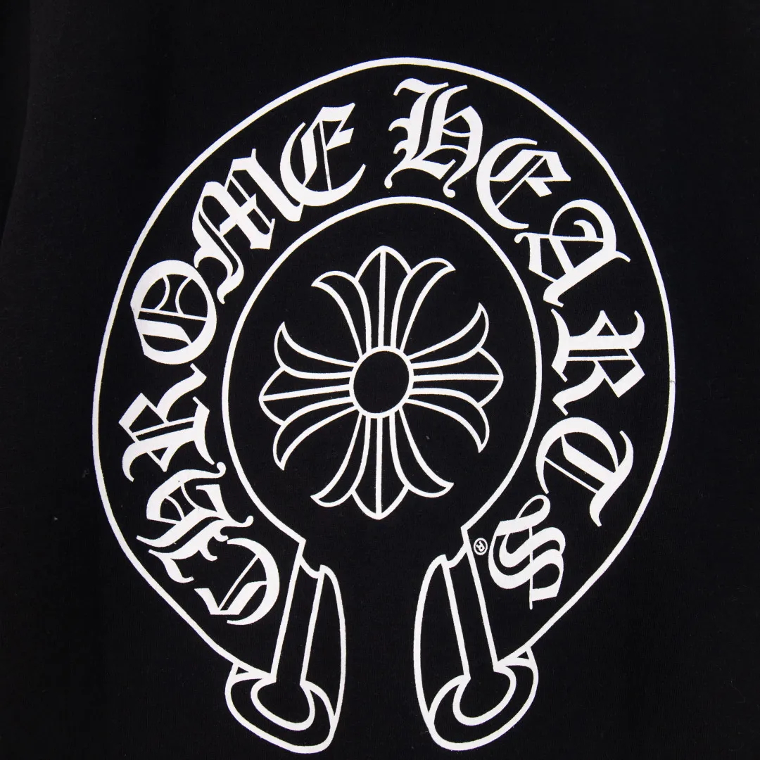 P310 zp version [exclusive supply] Chrome Hearts/Chrome Hearts Tokyo limited horseshoe Sanskrit printed zipper sweatshirt cardigan jacket. High weight, high density and high quality. The wool is soft, delicate and skin-friendly. Soft and silky to the touch. Excellent warmth and skin-friendly properties. Custom-woven and dyed. No color difference in either fabric or workmanship details. Comparing with the ordinary version on the market. Hardware zipper accessories are all customized. Full of details. Color: Black Size: S M L XL No.: FW10945